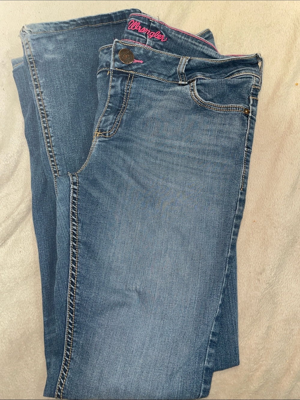 Wrangler Women’s Light Blue Skinny Jeans with Pink Accent
